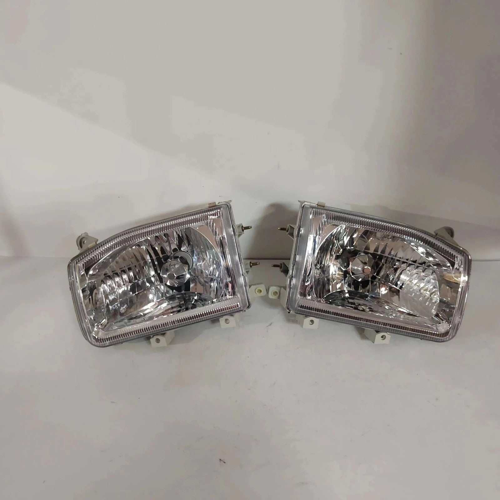Pair Headlights for Nissan Terrano Reguius Pathfinder Headlamp TR50 1998-2004