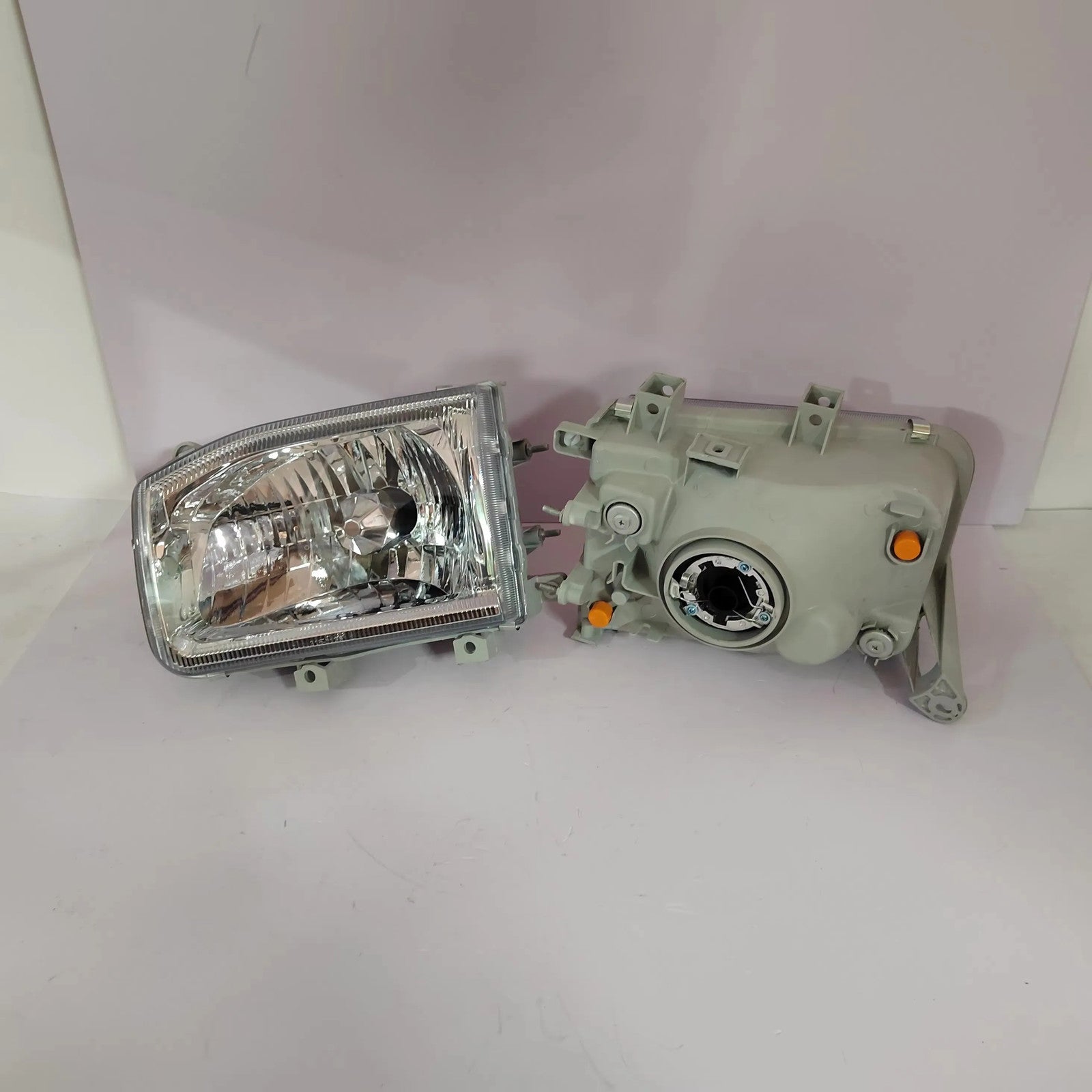Pair Headlights for Nissan Terrano Reguius Pathfinder Headlamp TR50 1998-2004